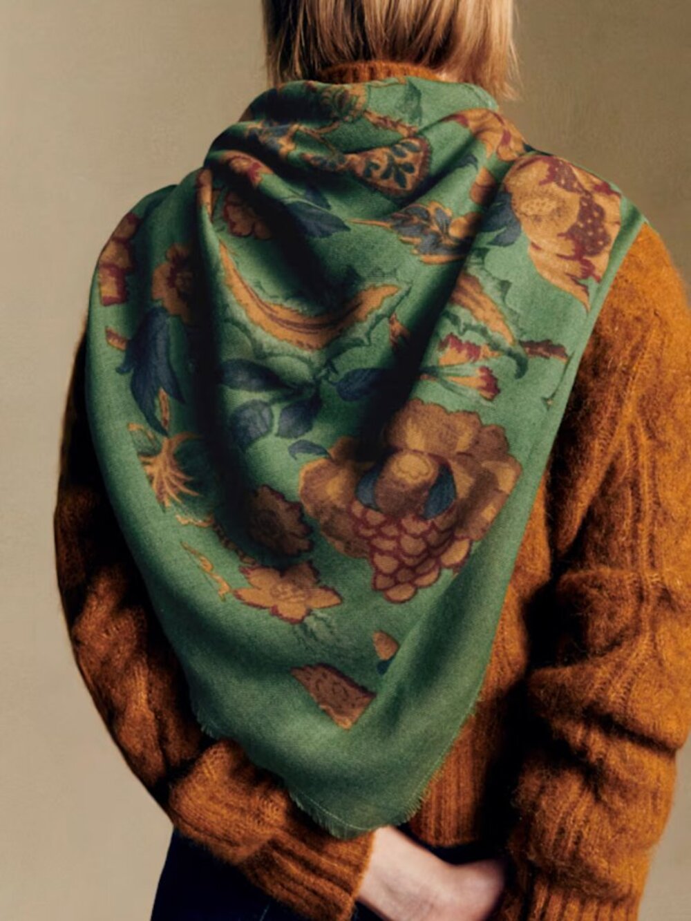 Sézane NWT Pio Scarf in Sea Green/Retro Flowers - Picture 4 of 4